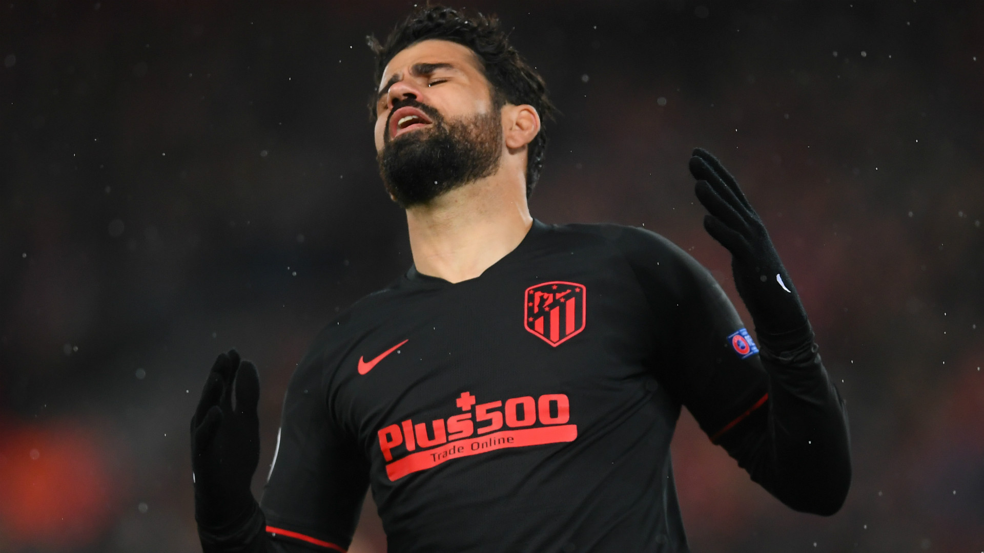 Coronavirus - Diego Costa fait semblant de tousser sur les journalistes