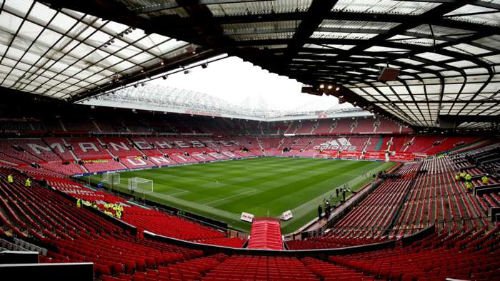 Les fans de Manchester United pénètrent dans Old Trafford pour protester contre la direction