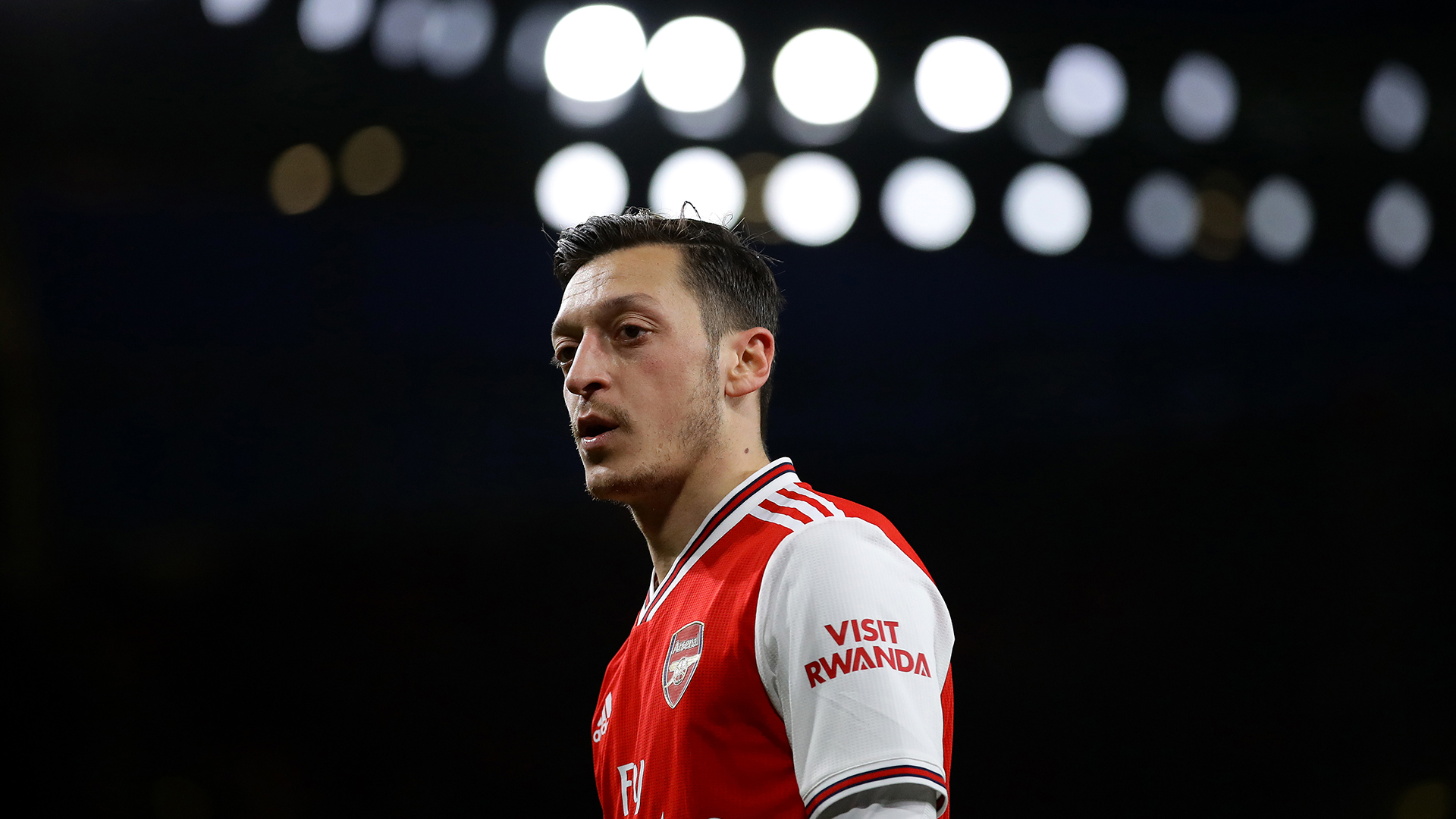 Arsenal outcast Ozil wishes he could help Gunners through difficult period