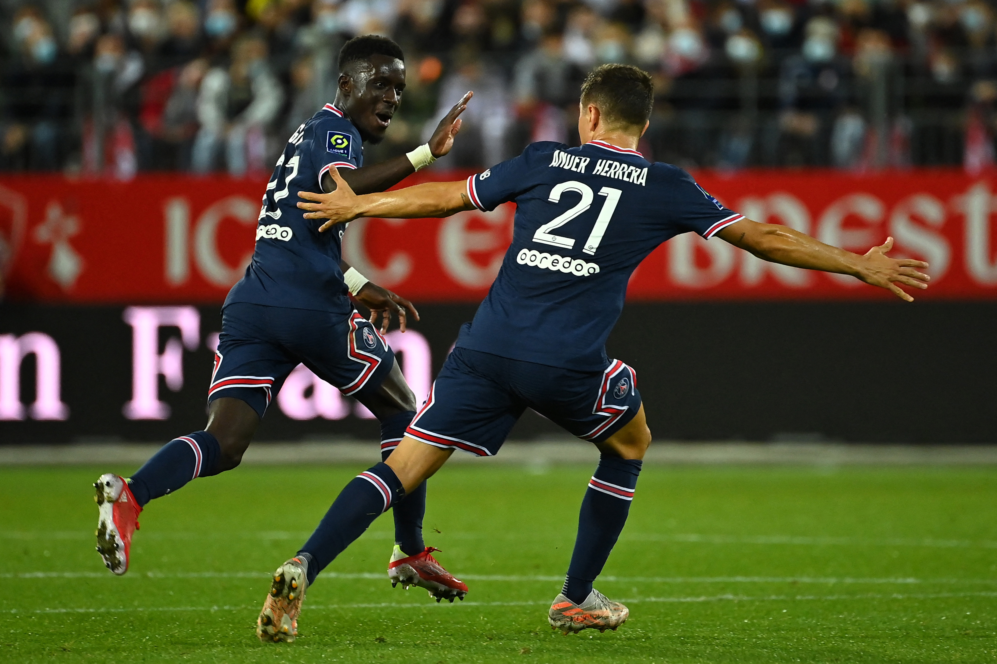 PSG-Clermont (4-0) : Gueye, Herrera... à Paris, maintenant les milieux marquent
