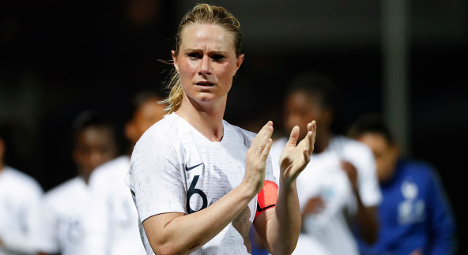 France - Amandine Henry allume Corine Diacre