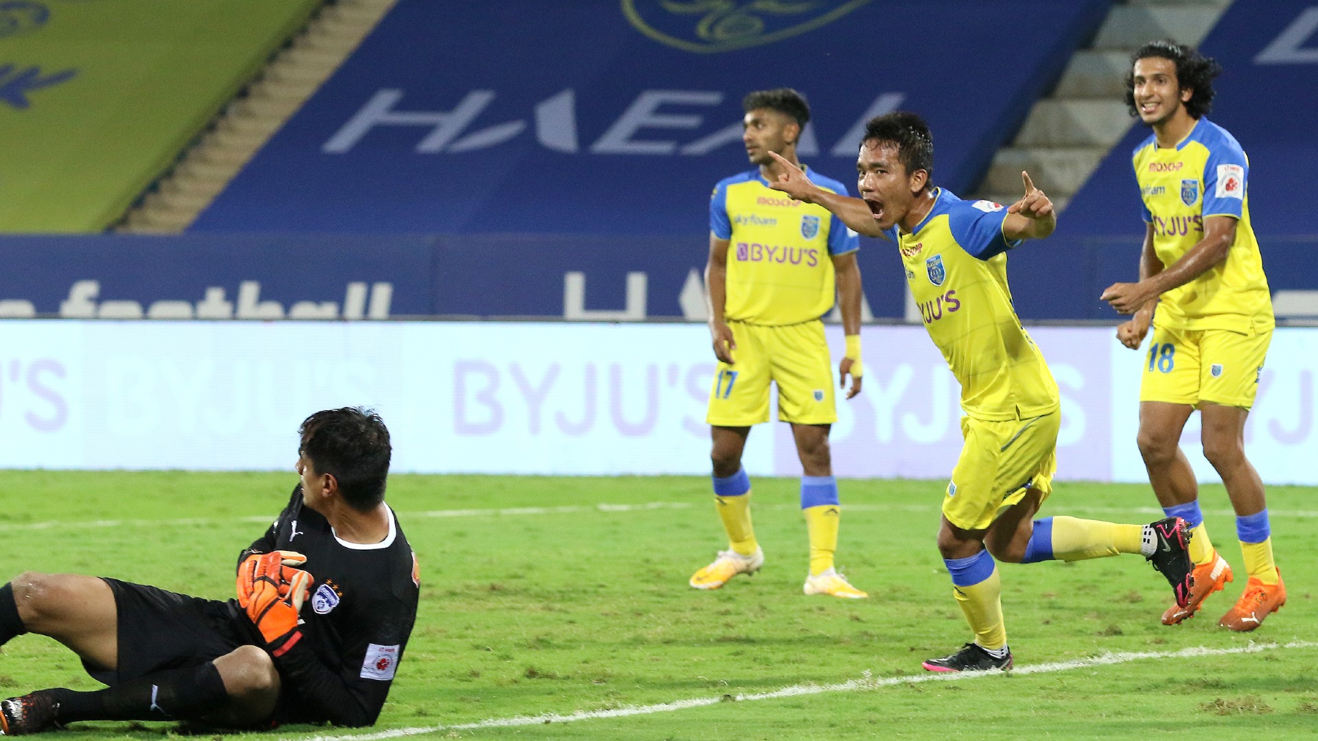 'Never give up' - Kibu Vicuna hails the attitude of Kerala Blasters players after win over Bengaluru