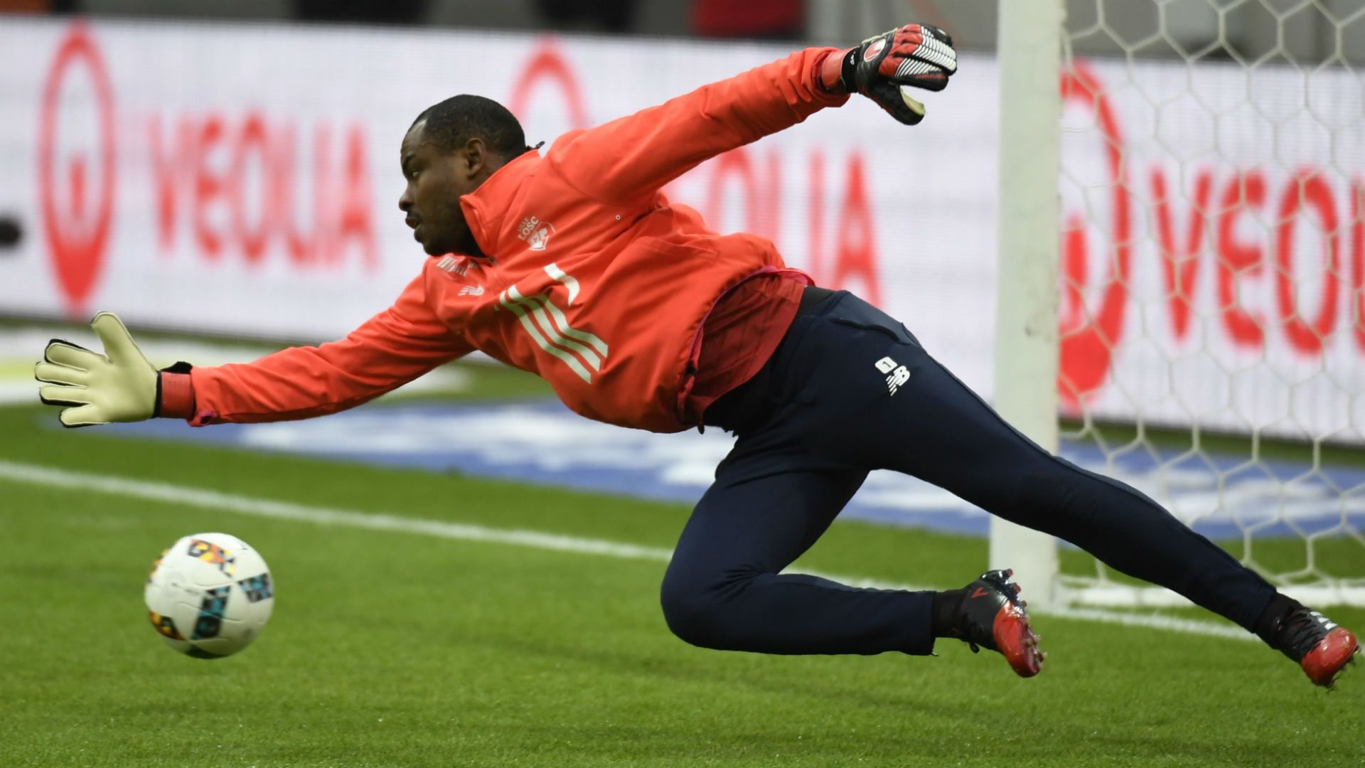 Coronavirus: Enyeama resorts to homeschooling and improvised tennis