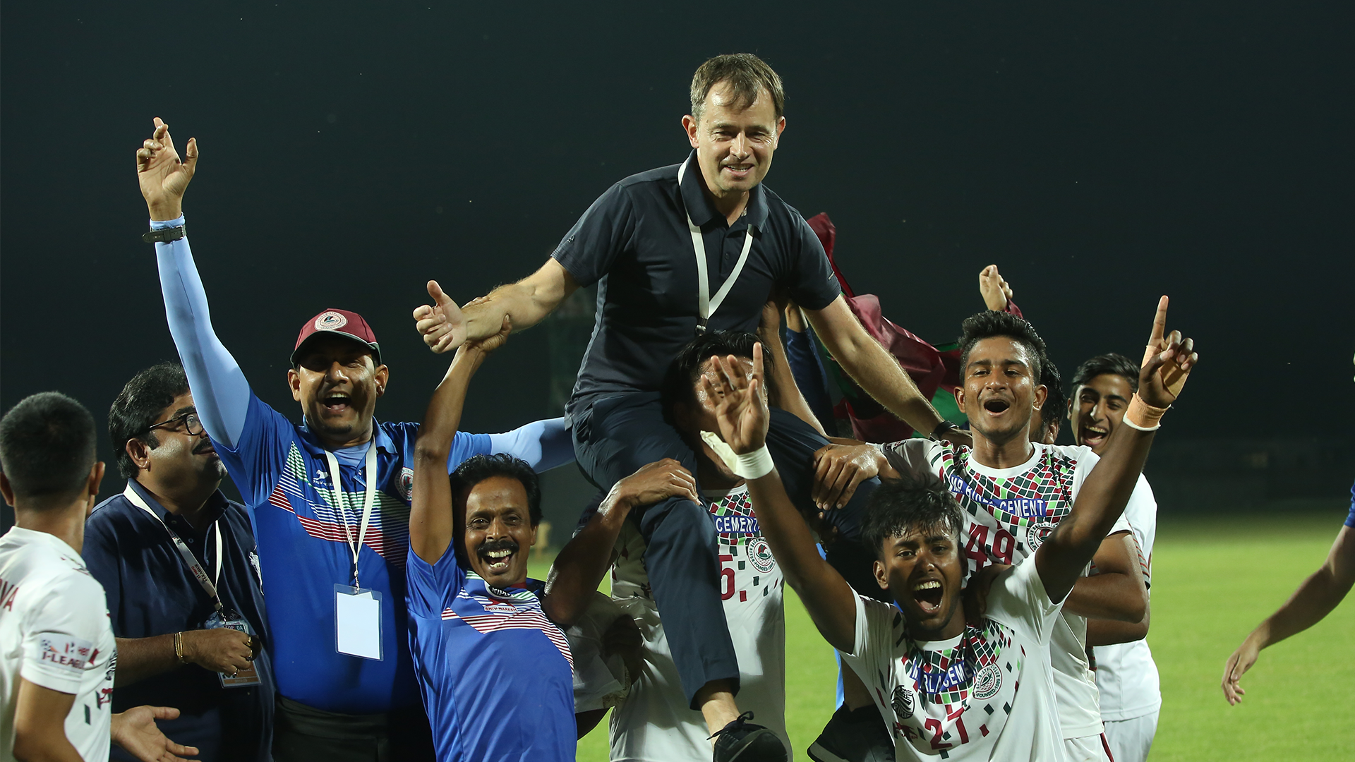 Former Mohun Bagan and Kerala Blasters coach Kibu Vicuna joins Polish second division side LKS Lodz