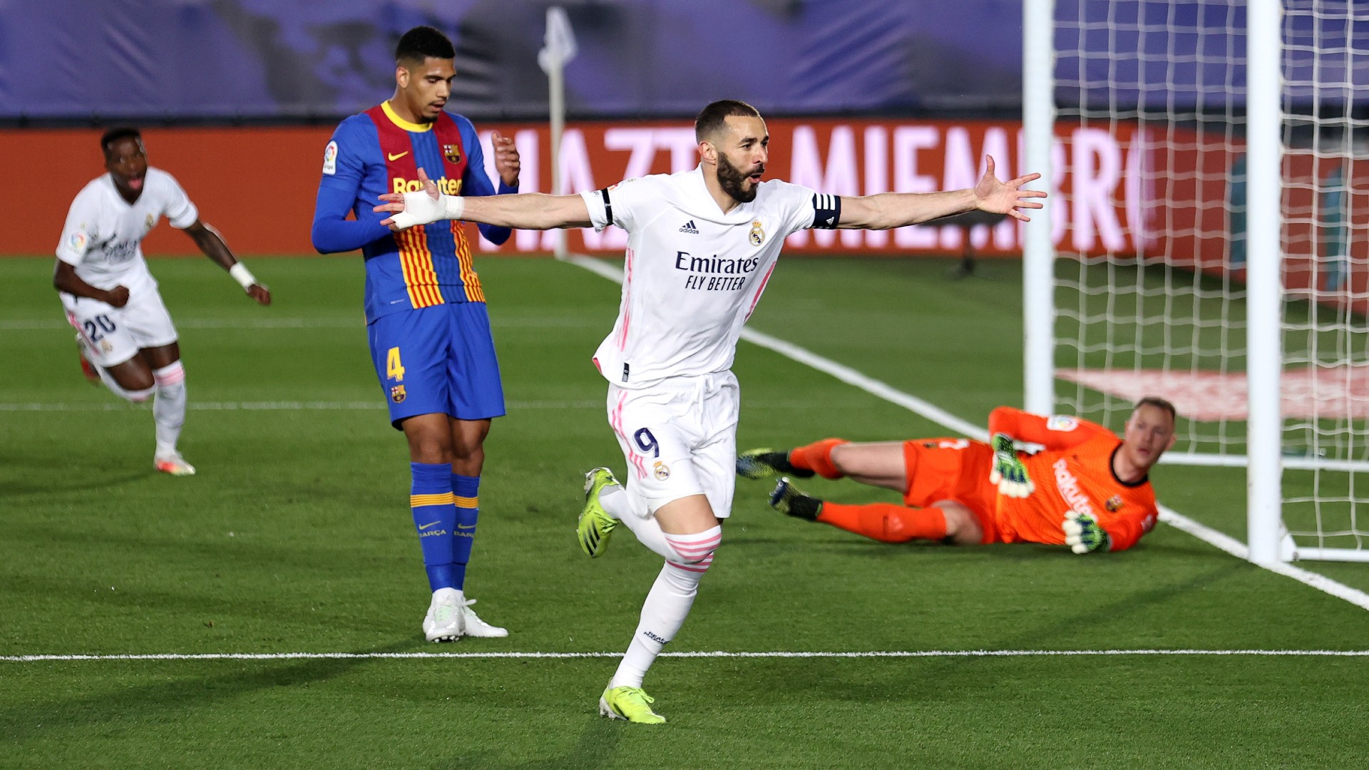 Real Madrid - Barça (2-1), Benzema et le Real s'adjugent le Clasico