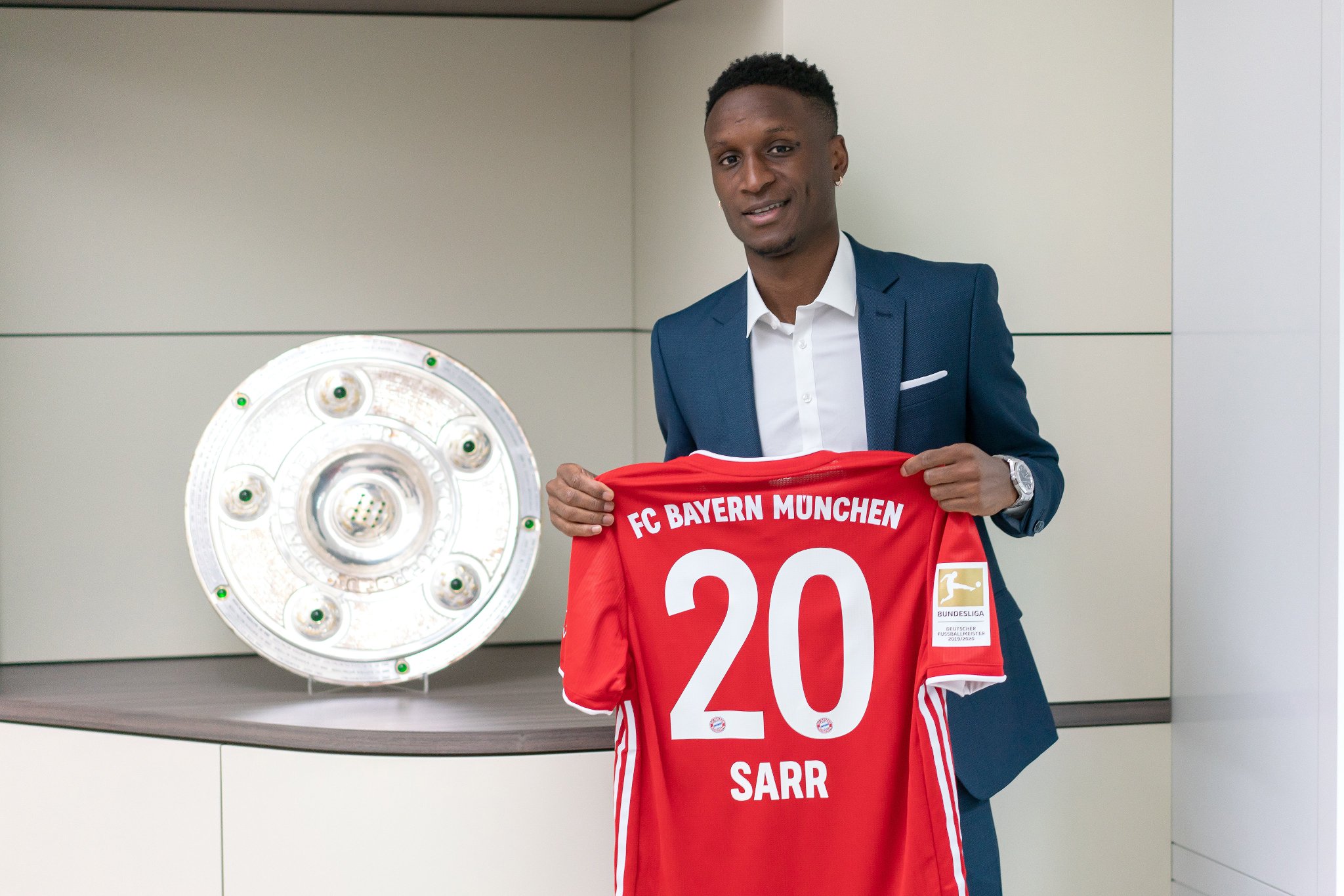 Bayern - Présenté aux médias, Sarr rend hommage à Garcia