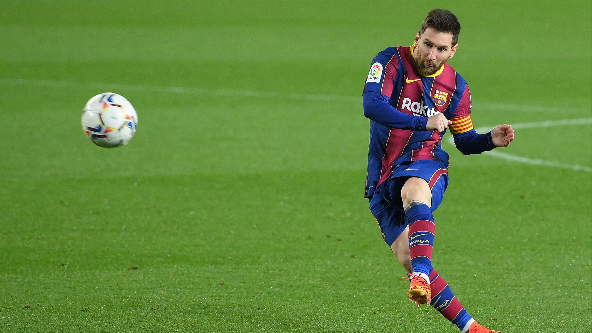 Messi sets another La Liga record with stunner against Huesca