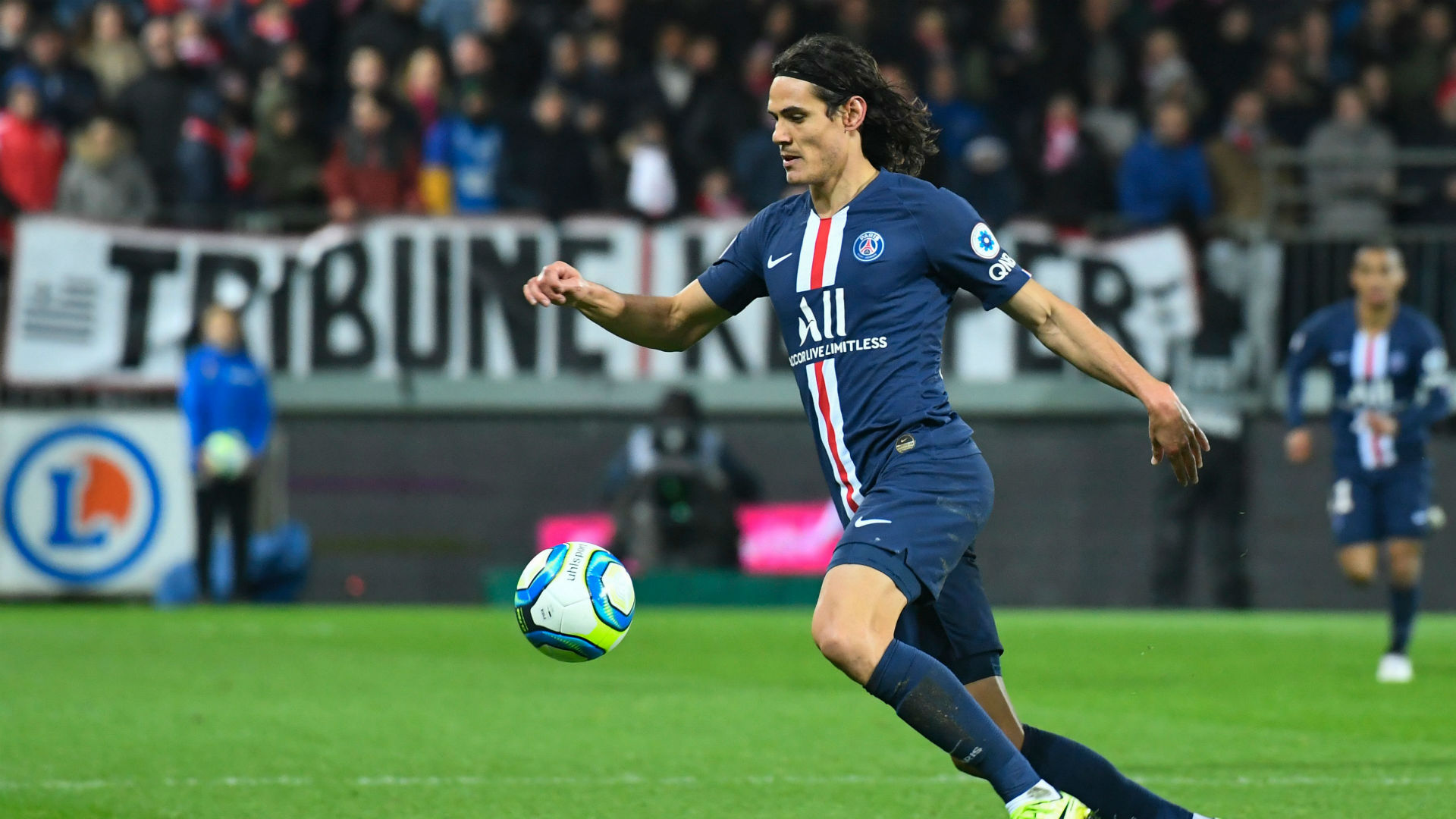 Cavani à Benfica pour trois ans