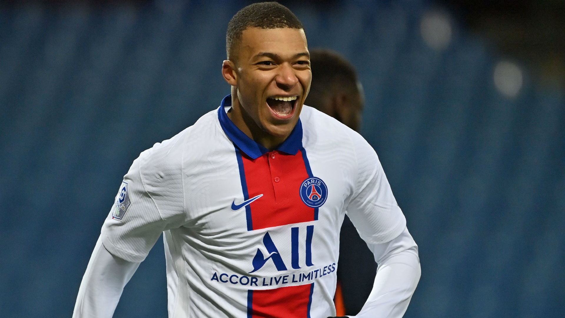 PSG, le père de Mbappé donne des indications sur le futur de son fils