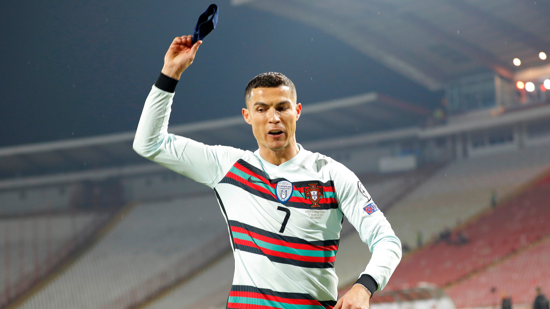 Le fabuleux destin du brassard jeté à terre par Cristiano Ronaldo