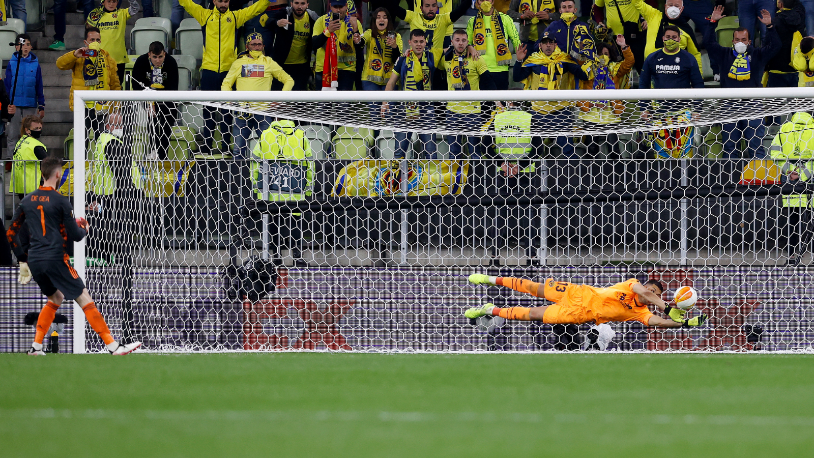 Villarreal - Manchester United (1-1 a.p., 11-10 t.a.b.) : Villarreal remporte la Ligue Europa au bout du suspense