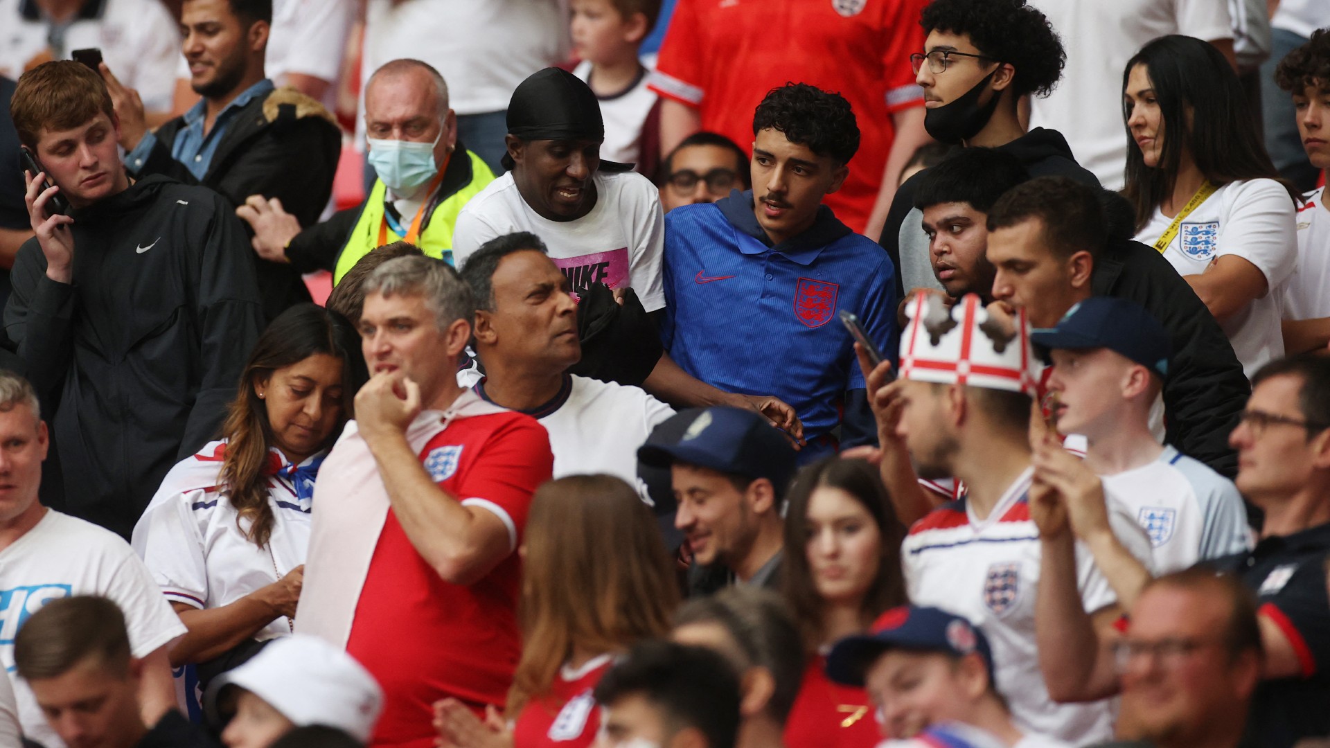 england fan security guard wembley euro 2020