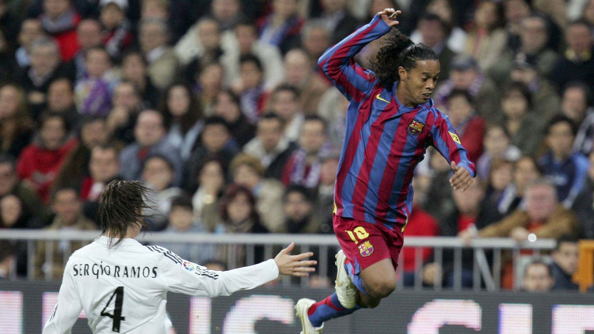 ronaldinho sergio ramos real madrid barcelona 11192005 nto28k5fww371jou8kpoq52yv