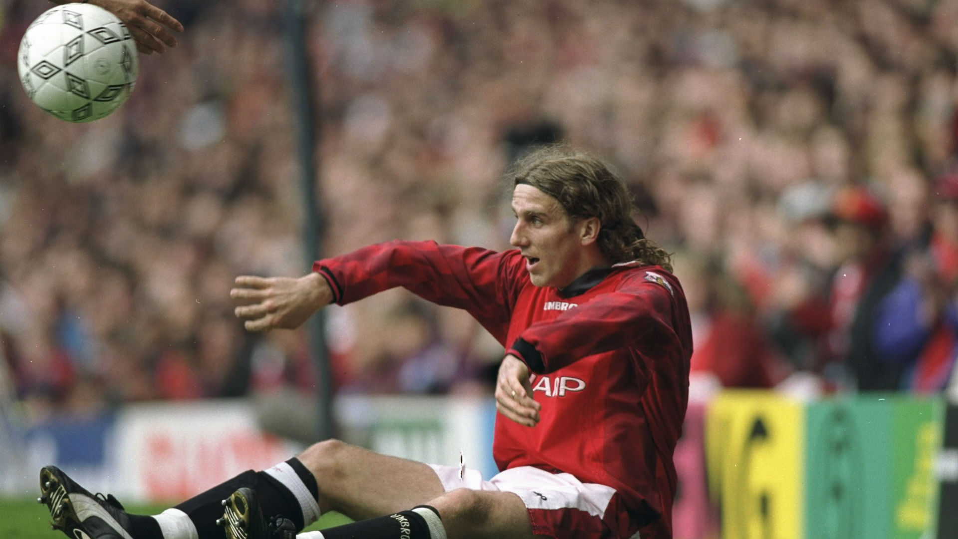 'Beckham impossible to oust from Man Utd team' as Euro 96 icon Poborsky reflects on Old Trafford career