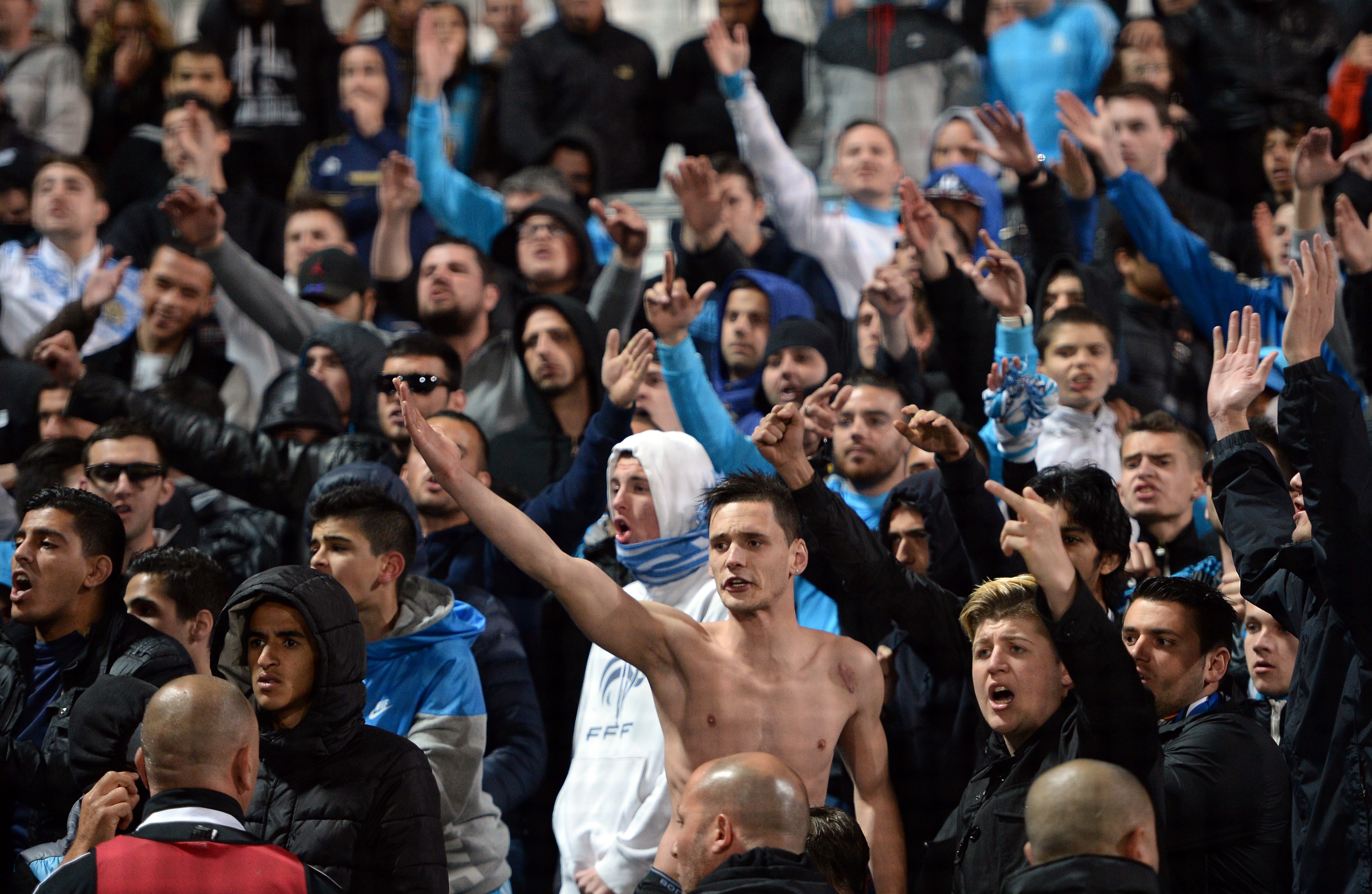 PSG-OM - Les images de joie à Marseille et à l'arrivée des joueurs à l'aéroport