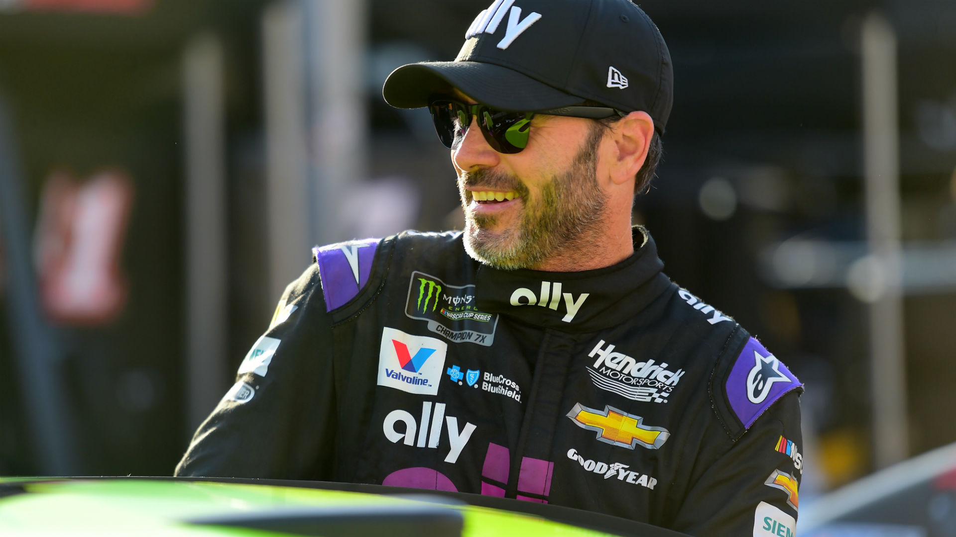 NASCAR fans celebrate Jimmie Johnson's lead in final race: 'Playing with the heart strings'