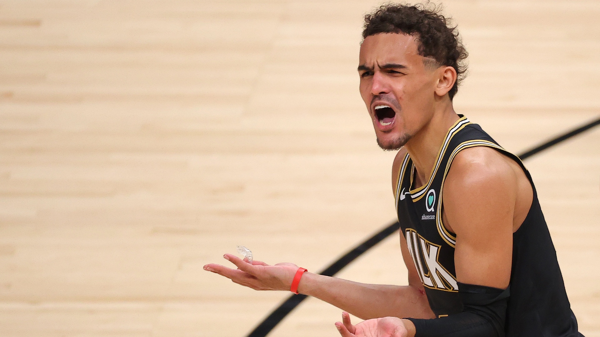 Hawks' Trae Young ejected in return to Madison Square Garden at 'WWE SmackDown'