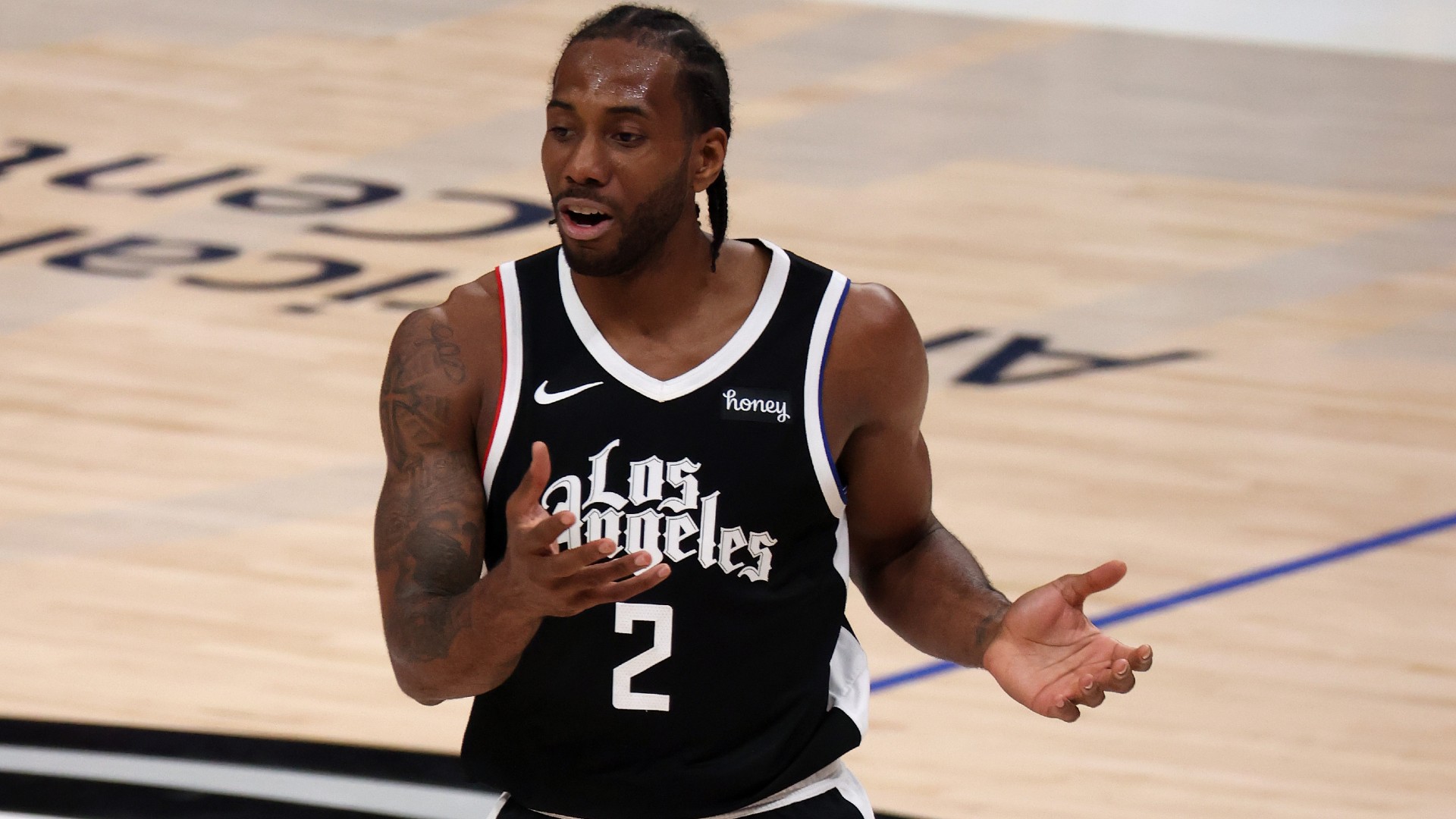 Twitter jokes about Kawhi Leonard air-ball, Rajon Rondo reaction in Clippers’ loss to Mavericks