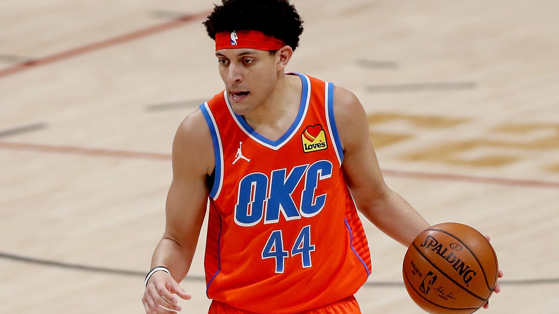 Thunder forced to change jerseys at halftime after ugly uniform clash with Hawks