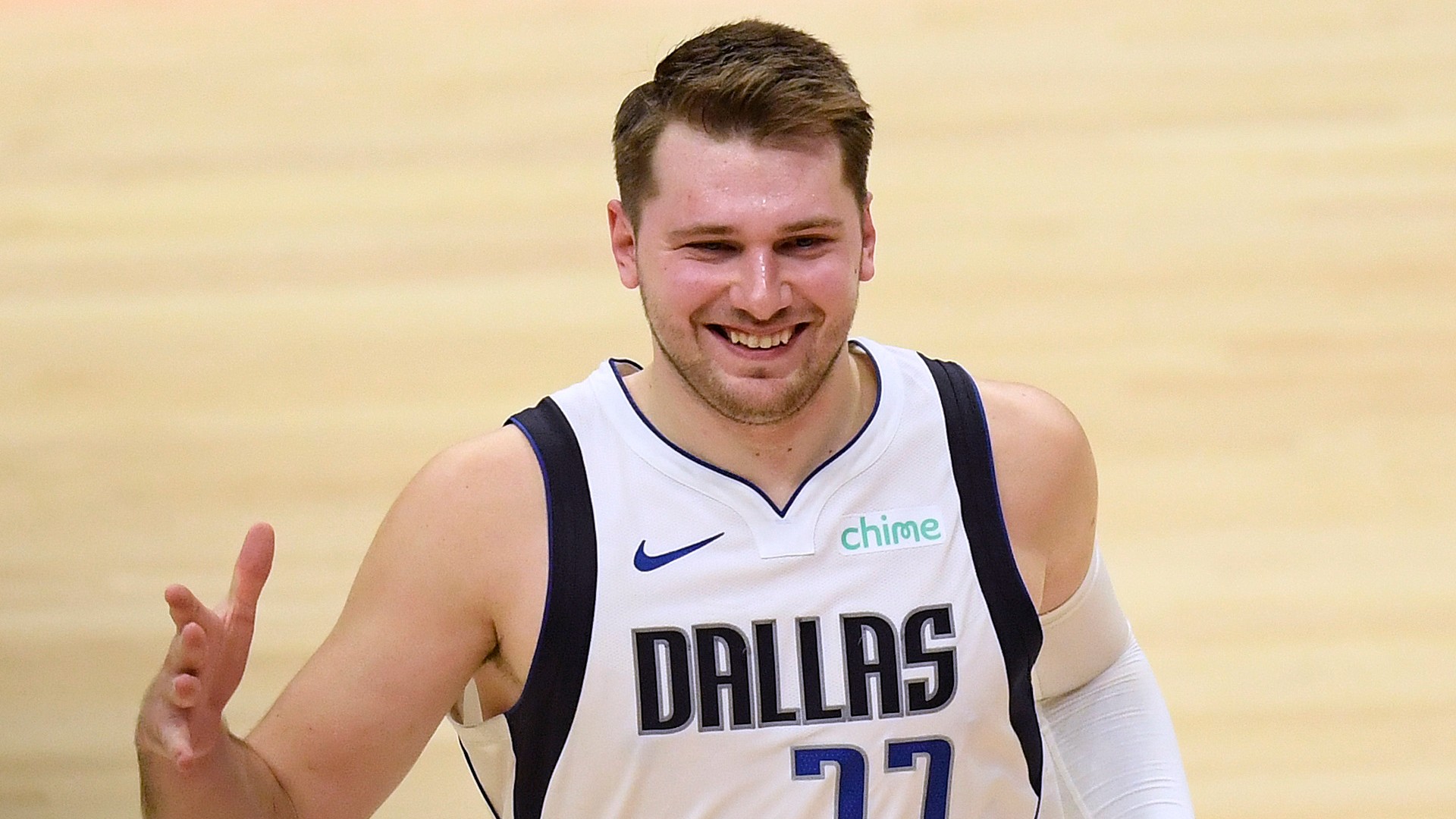 Mavericks’ Luka Doncic makes Dirk Nowitzki proud with absurd one-legged shot in Game 2 win over Clippers