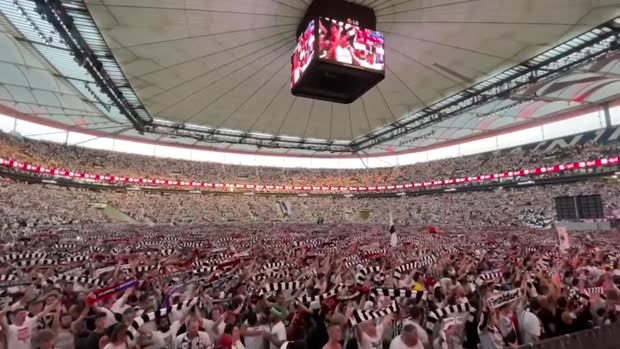 Mega-Support auch daheim! Frankfurter Stadion singt "Im Herzen von Europa" | Viral