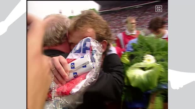 "In dem Fass gibt es kein Bier mehr" - Kaiserslautern wird 1998 Meister | DAZN Bundesliga Archiv "In dem Fass gibt es kein Bier mehr" - Kaiserslautern wird 1998 Meister | DAZN Bundesliga Archiv