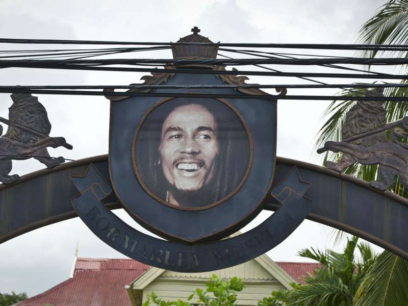  Bob Marley el s mbolo jamaiquino que am y muri por el 