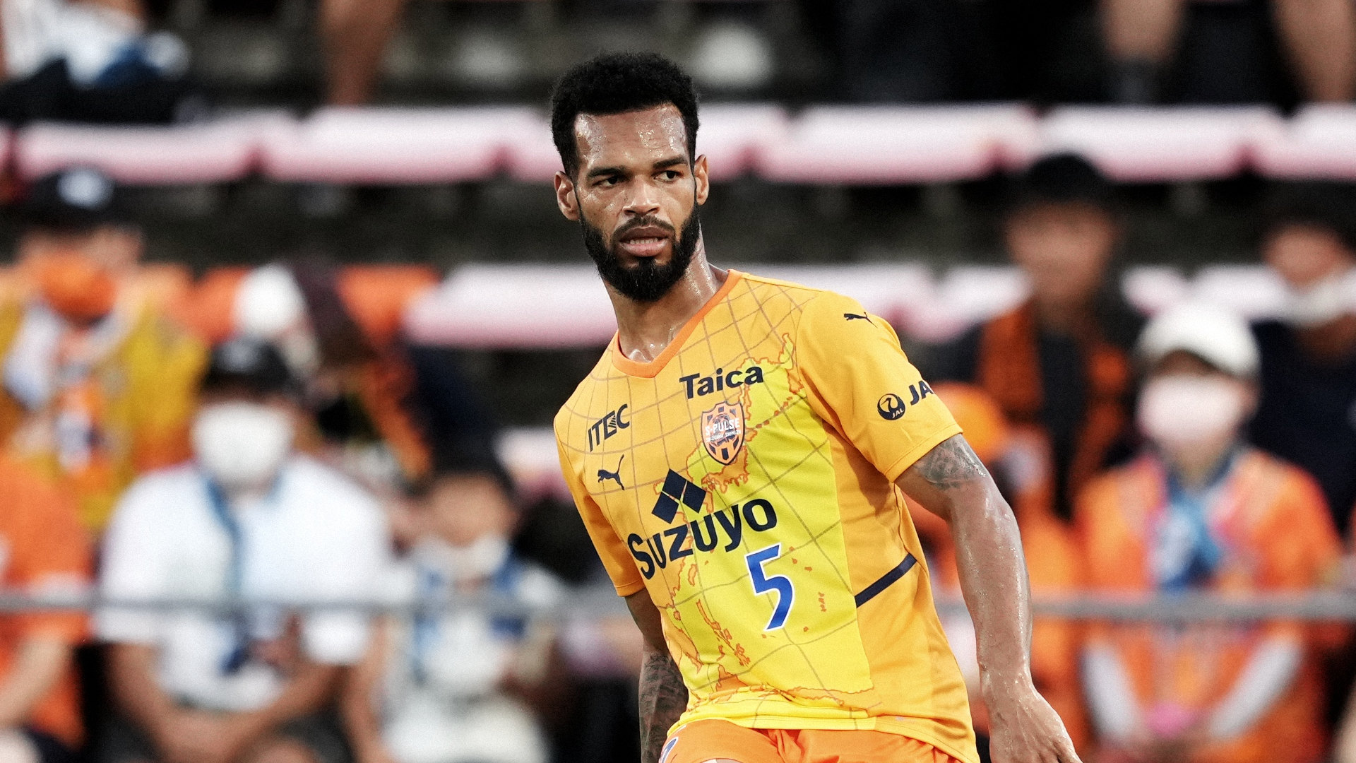 【V・ファーレン長崎】2018年以来のJ1復帰を目指すV・ファーレン長崎。新加入のヴァウドは最終ラインを引き締めることができるか｜注目選手