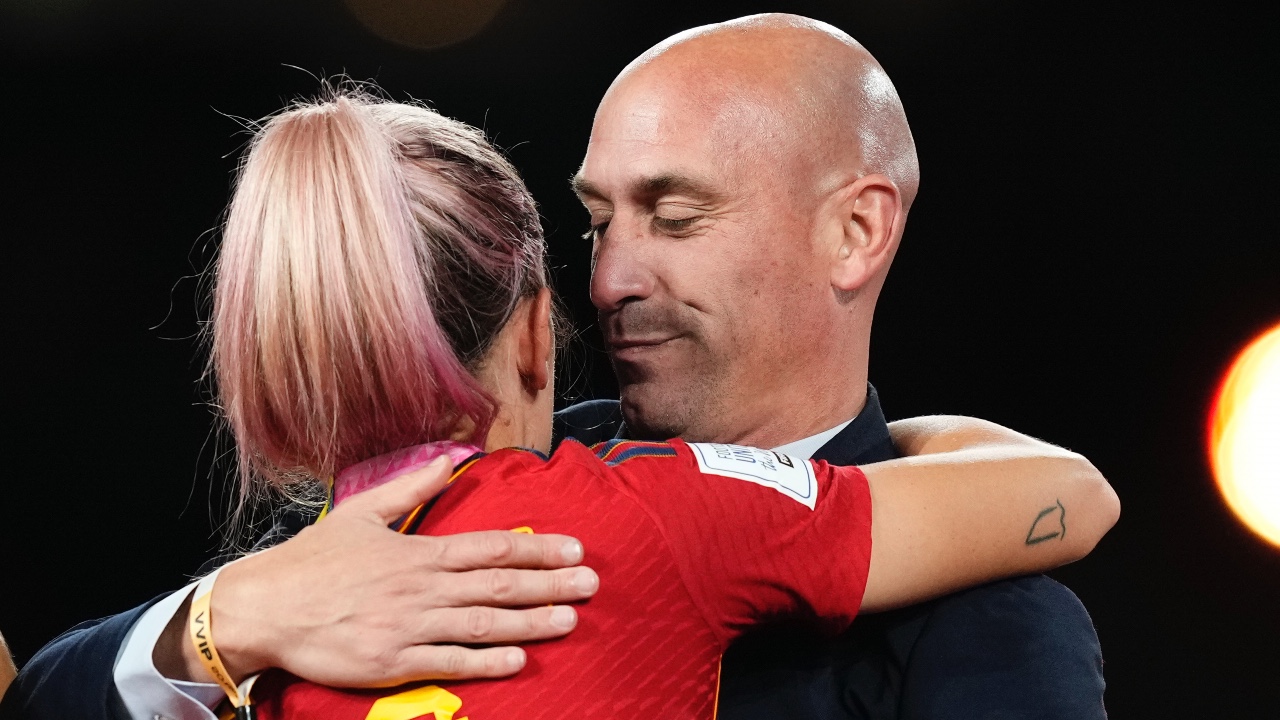 スペイン サッカー キス