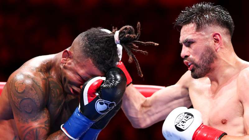 Jose Ramirez overcomes adversity to defeat Rances Barthelemy by unanimous decision