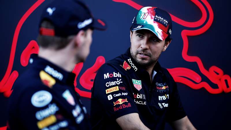 Helmut Marko, asesor de Red Bull, elogia a Checo Pérez: "Sobrevivió dos años al lado de Max Verstappen sin romperse"