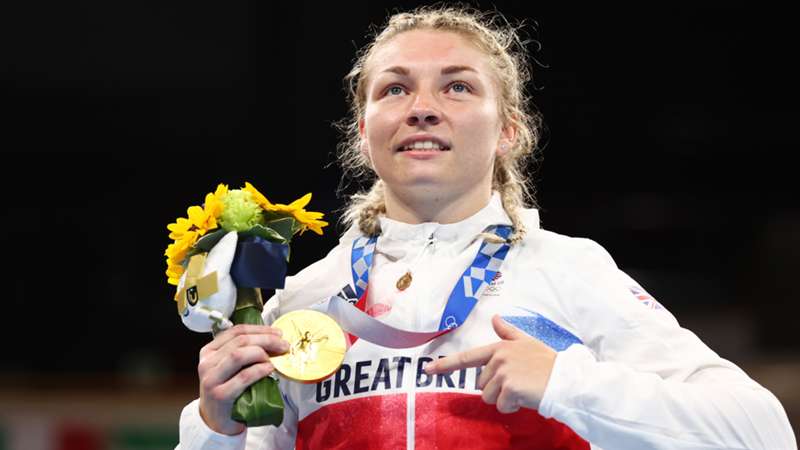 Lauren Price, del equipo británico, reclama el oro en peso medio en Tokio 2020