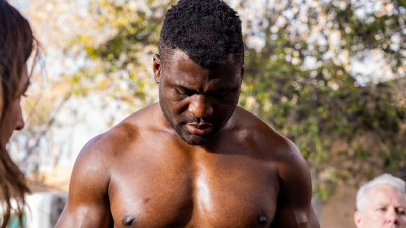 Francis Ngannou y su brutal historia de superación: "Con 9 años empecé a trabajar en las minas y con 13 decidí ser boxeador profesional"