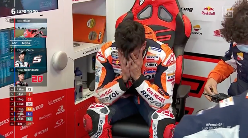 Marc Márquez, muy tocado tras su caída del GP de Francia de MotoGP