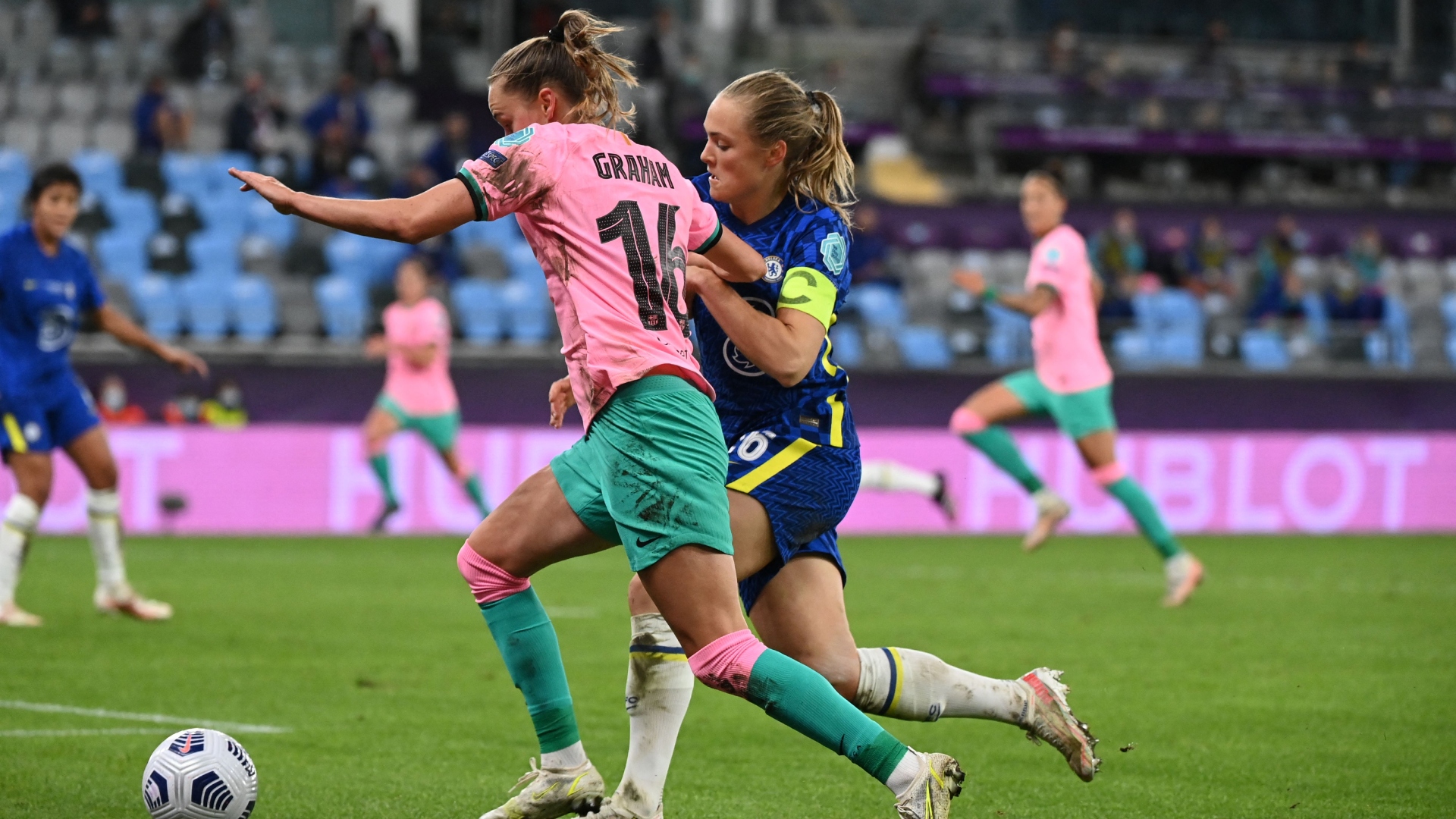 El Balón de la UEFA Womens Champions League 2024 - Noticias/Futbol 