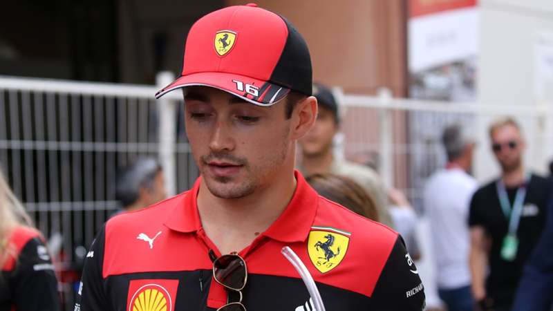 Leclerc contro i "lupi" nel team Ferrari: "C'è chi cerca di dividerci, ma siamo uniti"