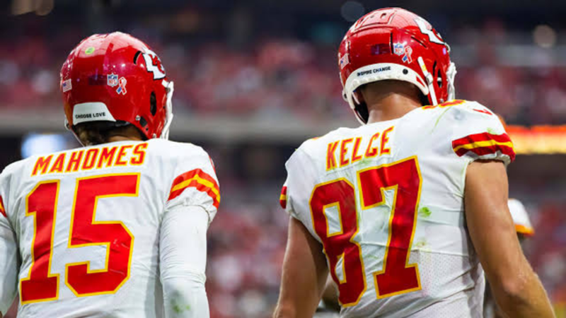 Patrick Mahomes y Travis Kelce alcanzan una legendaria marca en los Playoffs NFL y le roban un récord a Tom Brady