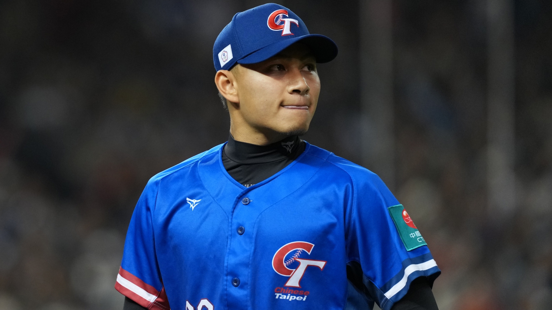 な*ぎ様 WBC 2026 林安可 台湾代表 チャイニーズ・タイペイ ユニフォー 入団会見で背番号73のユニホームを着用する林安可（撮影・篠原 岳夫