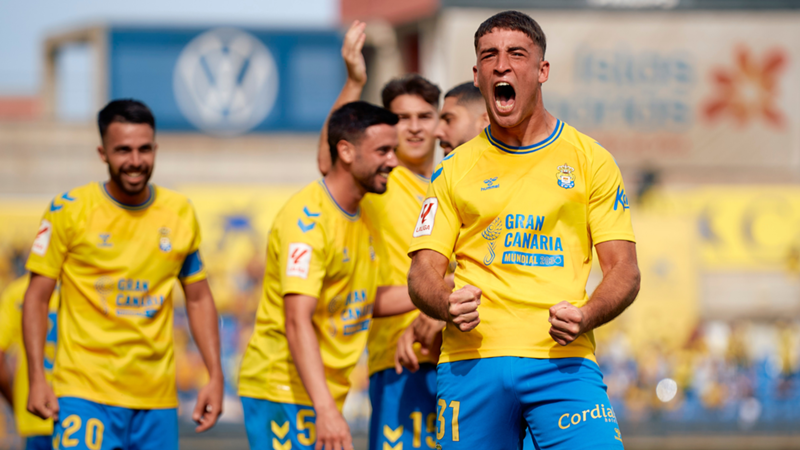 "Juegas en el EA FC 24 con ellos y te los encuentras en el campo": Juanma Herzog y su genial respuesta tras debutar con gol en LALIGA EA SPORTS con Las Palmas