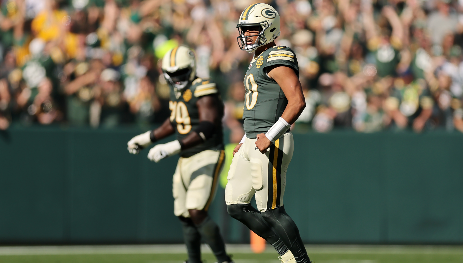 Jordan Love Throws for 367 Yards in Packers' 31-7 Win Over Bears