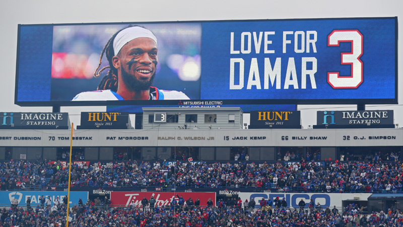 Damar Hamlin vuelve a jugar en la NFL tras su paro cardiaco: El emotivo regreso del jugador de los Buffalo Bills