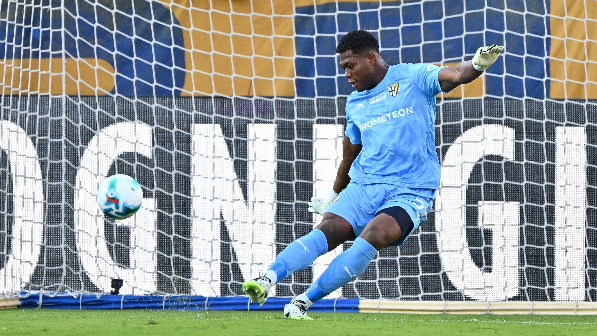 パルマが強豪から勝ち点奪取に成功！地元紙はGK鈴木彩艶に賛辞「常に