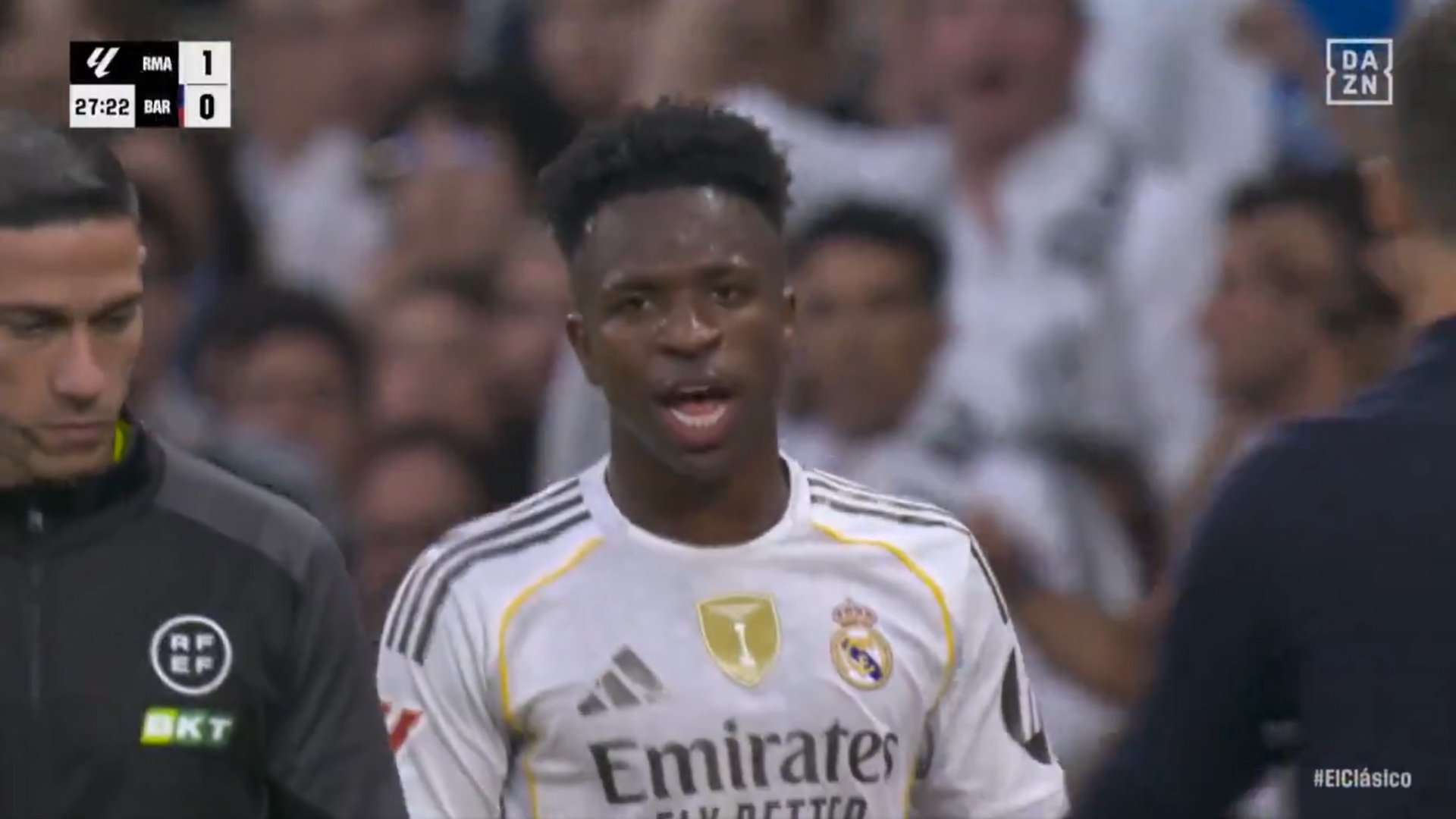 Lo celebró desatado! Vinicius Junior y el gesto de rabia tras el despeje que le dio Lamine Yamal en El Clásico | DAZN News MX