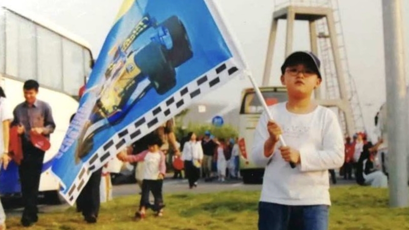 Guanyu Zhou y su secreto más íntimo relacionado con Fernando Alonso: "Tenía posters suyos en mi habitación por todas las paredes"