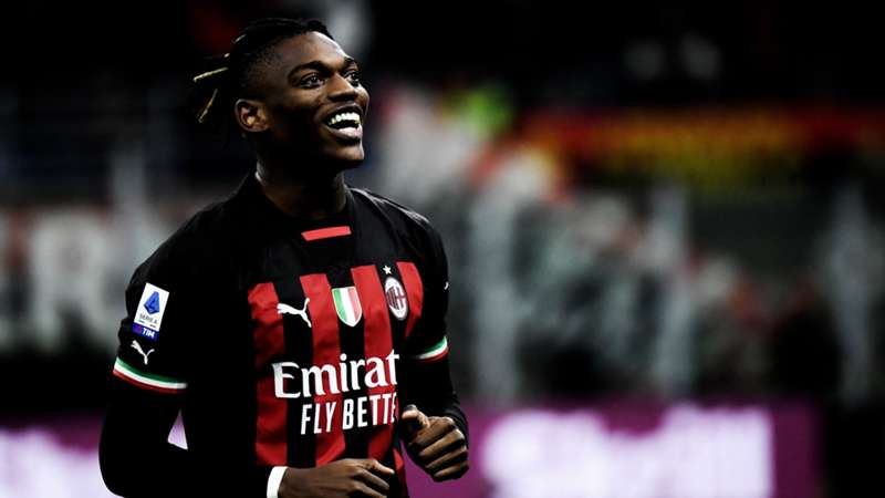 Leao piace (tanto) al Manchester City: l'offerta al Milan