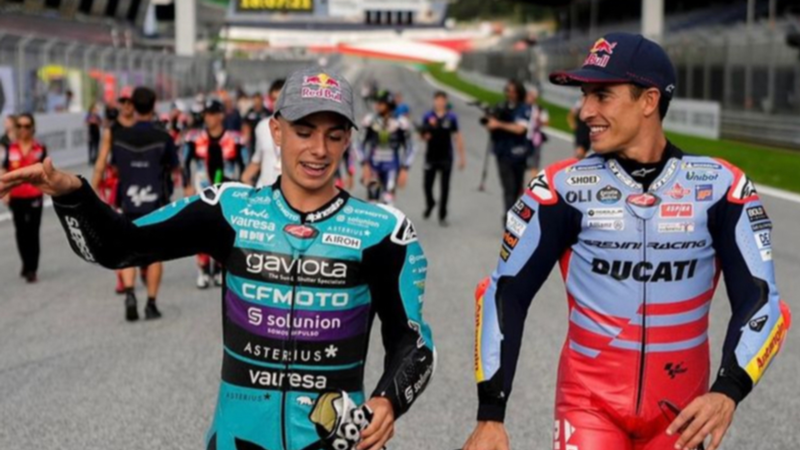 Marc Márquez reconoce que se emocionó viendo a David Alonso ganar el Mundial de Moto3: "¡El tío no lloraba! Yo estaba que me caía la lágrima"