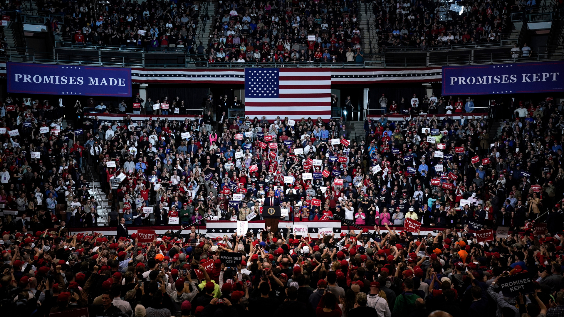 Trump nella SNHU Arena