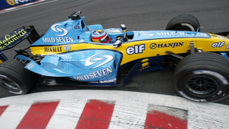 Fernando Alonso se pone nostálgico recordando su idilio con el Renault 2004: "Era una bala en la salida, cuando el semáforo se apagaba le dábamos a un botón"