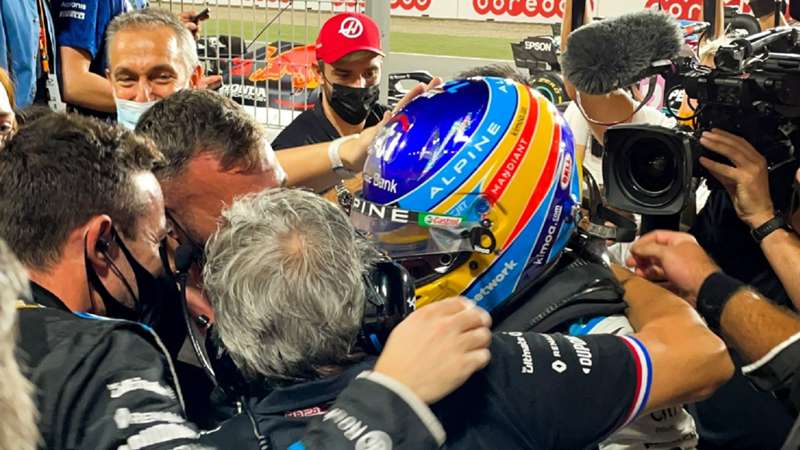 Fernando Alonso estalló de felicidad por radio tras su podio en el GP de Qatar: "¡Olé! ¡Olé!"