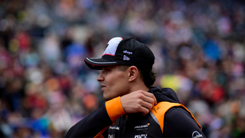 Lando Norris estalla por radio tras sufrir un fuerte accidente en el GP de Arabia Saudí: "J*** idiota"